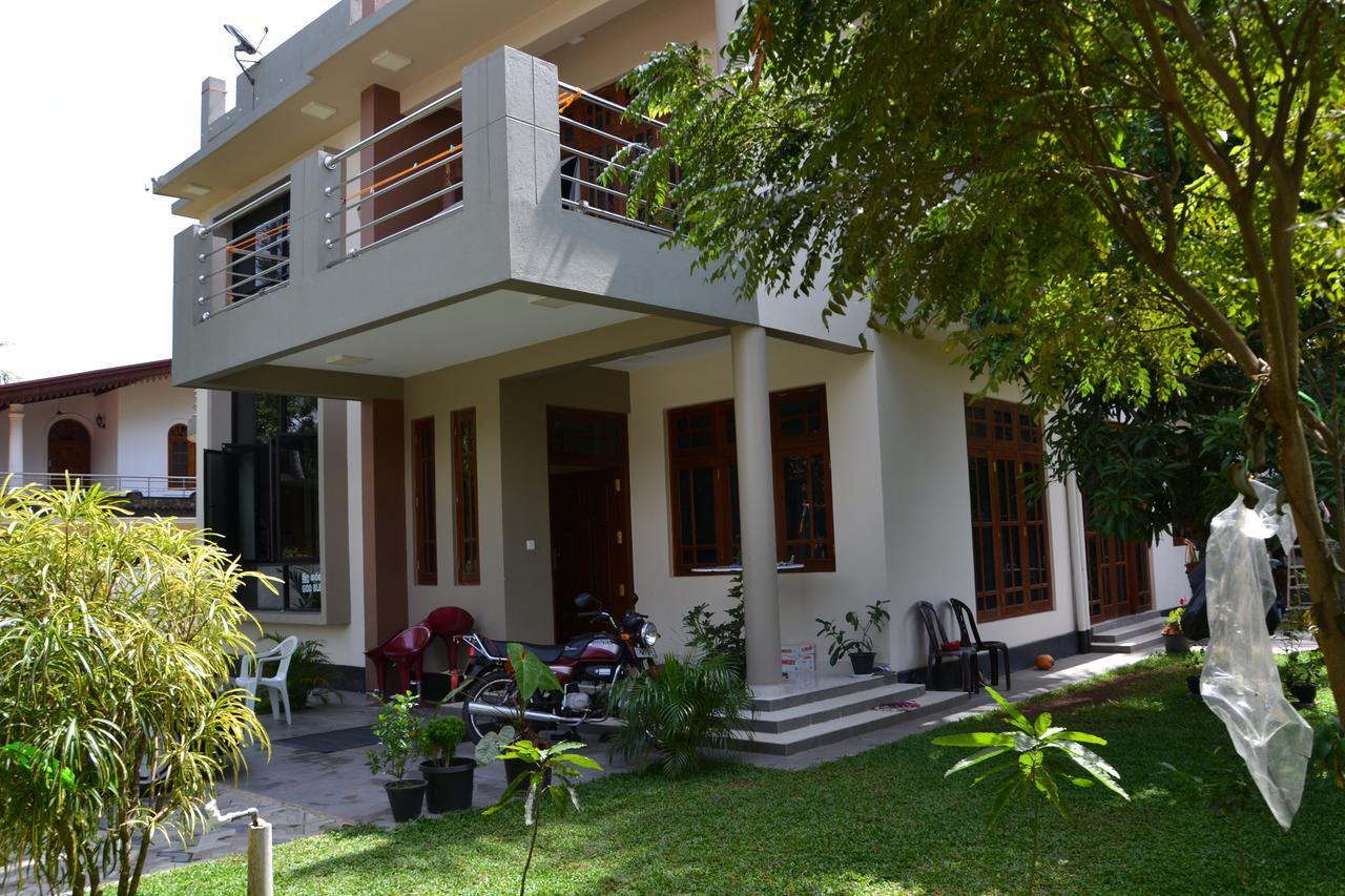Wis Villa Ґалле Екстер'єр фото